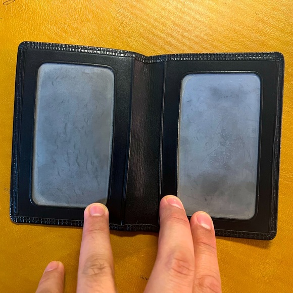 Authentic Louis Vuitton Epi Cardholder - Picture 6 of 9